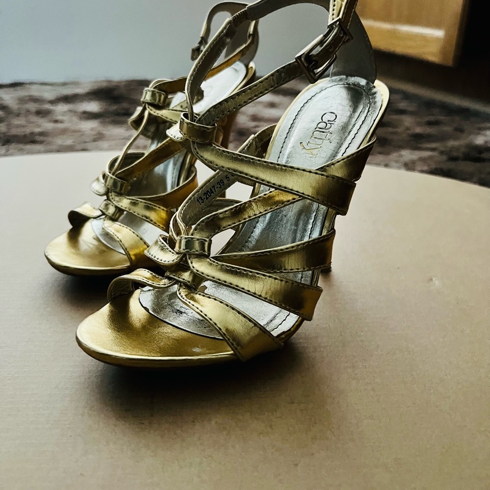 Shoes - Picture 4 of 4
